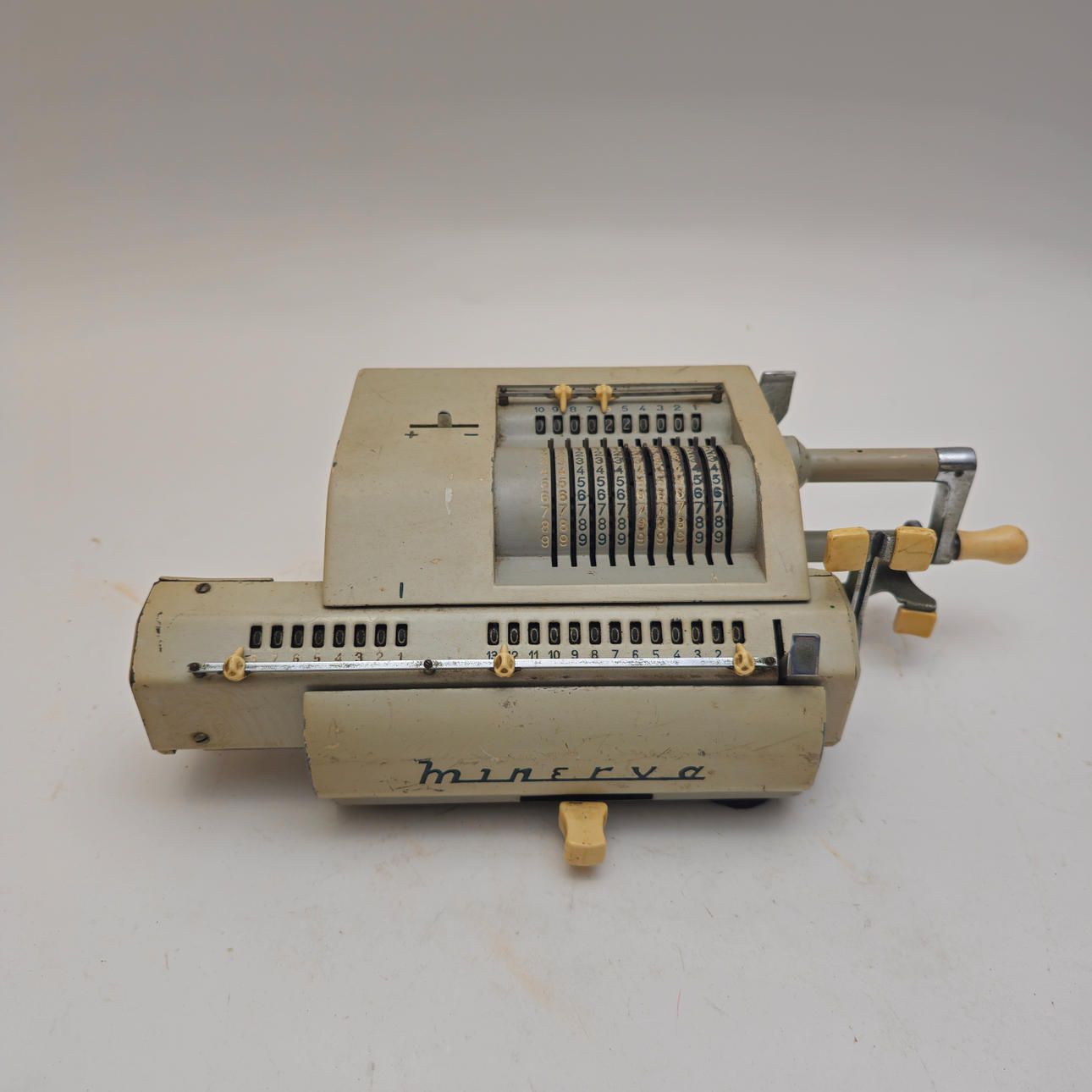 CALCULADORA SUMADORA MINERVA.