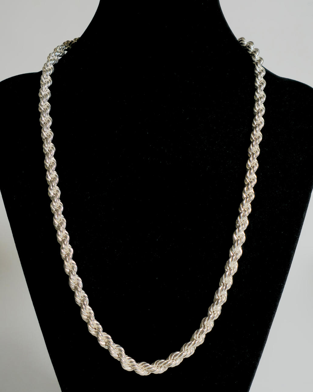 COLLAR DE CADENA DE CUERDA TRENZADA EN PLATA.