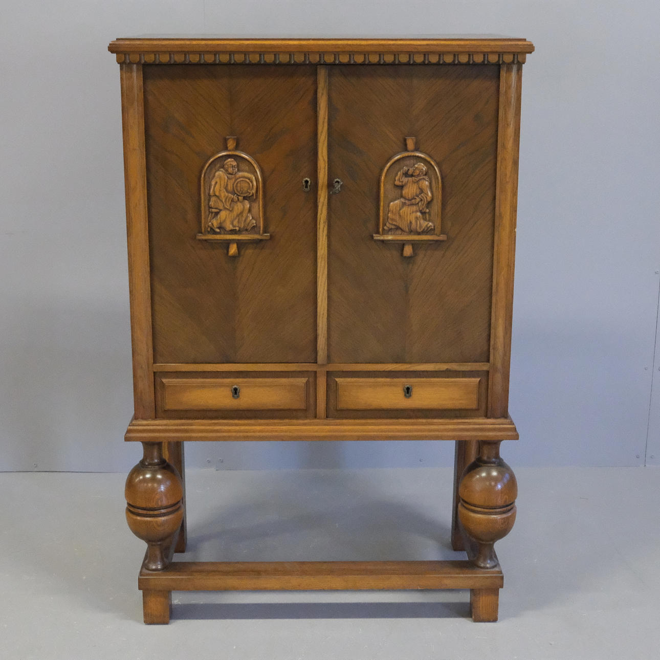 CABINET WITH SCULPTURE, BAROQUE STYLE, FIRST HALF OF THE 20TH CENTURY.