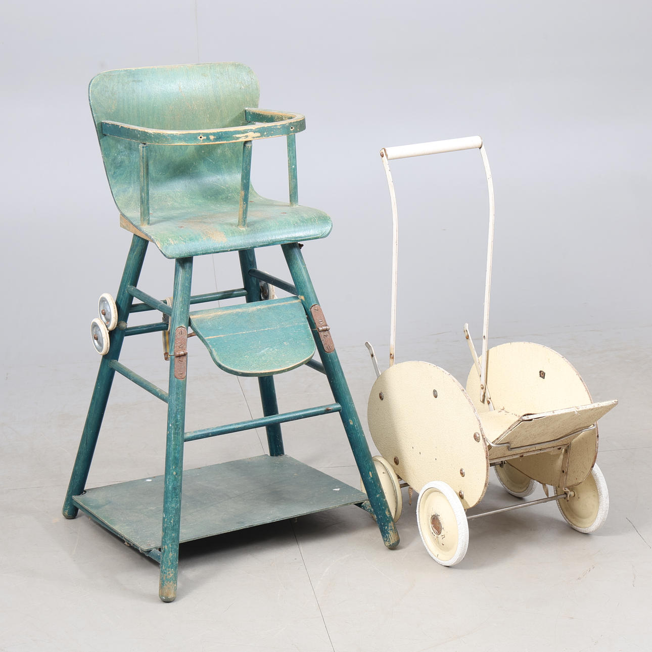 DOCKVAGN samt barnstol, 1900-talets andra hälft.