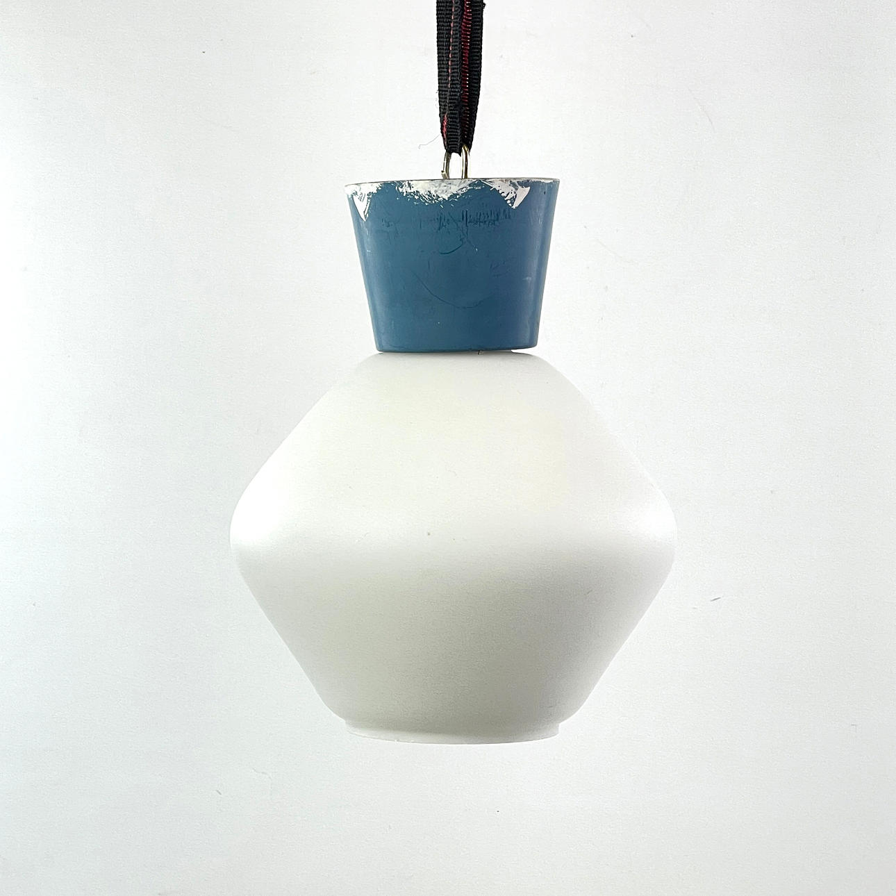 LOFTLAMPE/PLAFOND, opalglas og forlængerarm.