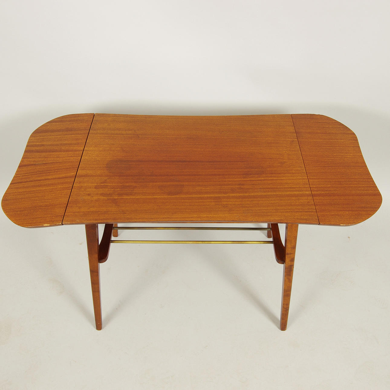 TABLE WITH FLAPS, teak, mid-20th century. Furniture - Tables - Auctionet