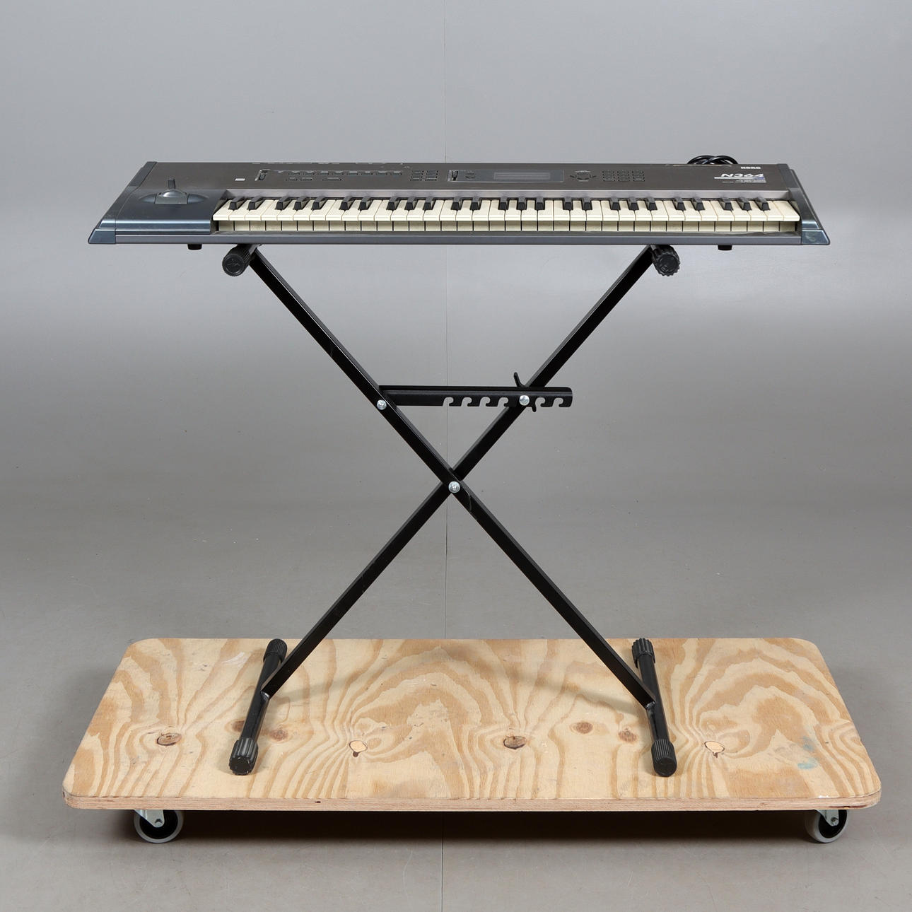 Korg N364 (スタンドあり) A Korg N364 synthesizer from Japan, 1990's. Collectables - Musical