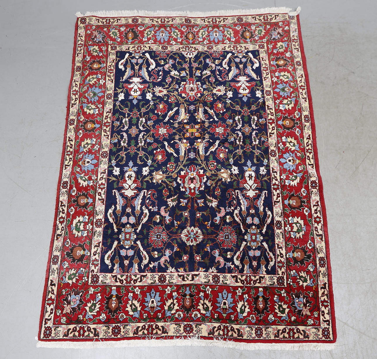 MATTA, figural. Silkesinslag. Veramin, Iran, 2000-tal. Ca. 155x210 cm.