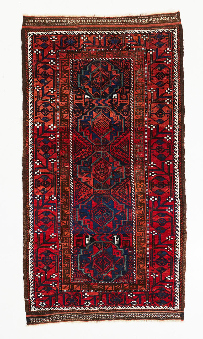 UNA ALFOMBRA ORIENTAL, Baluch, circa 1900-1925.