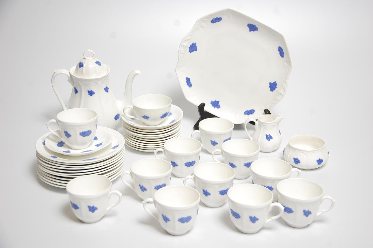 KAFFESERVIS, 38 delar " Blå Blom " benporslin, Gustavsberg.