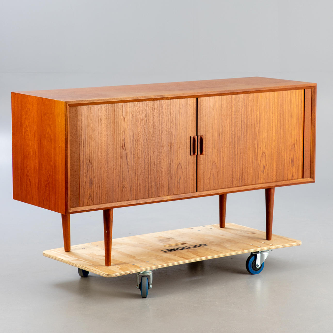 SVEN AAGE LARSEN. Faarup Møbelfabrik. Teak Sideboard, Modell #49.