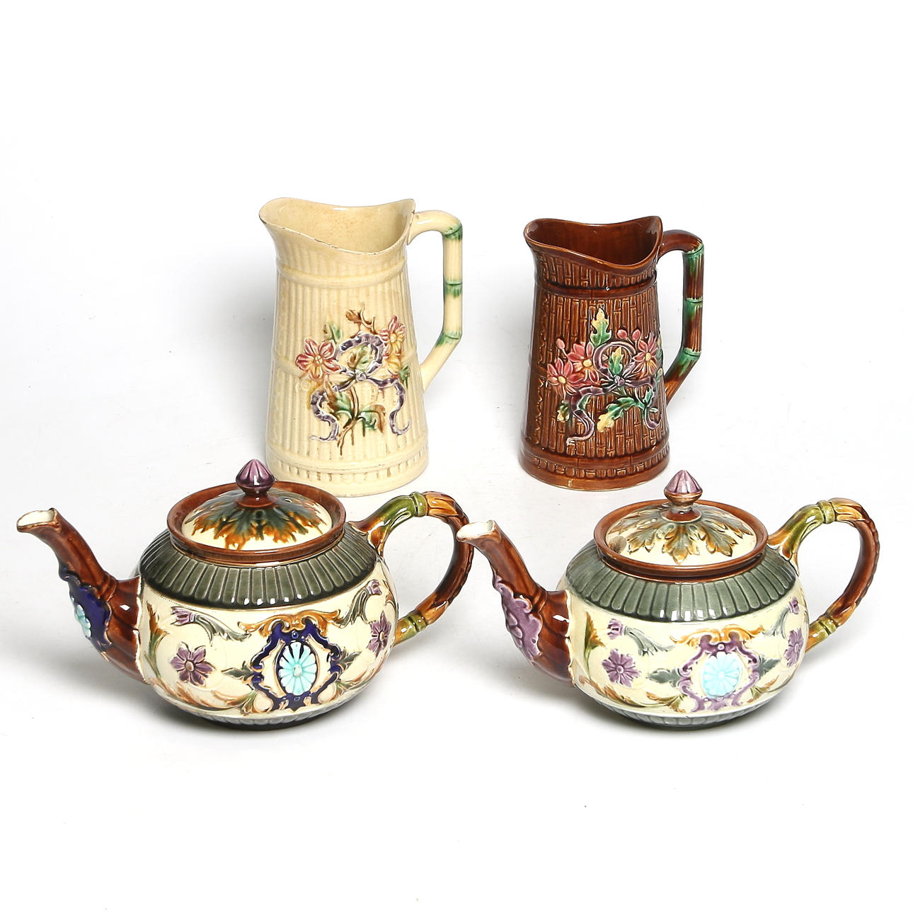 TEKANNOR och KANNOR, 4 delar, flintgods, majolika, Rörstrand 1800-tal.