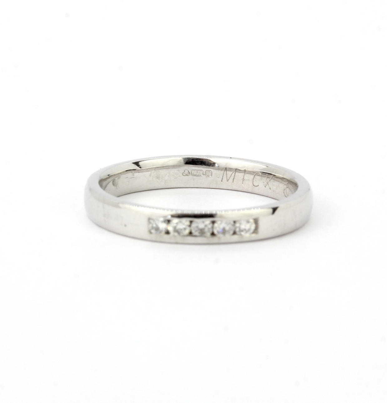 18KT VALKOKULTAA TIMANTTISETTI VIHKISORMUS.