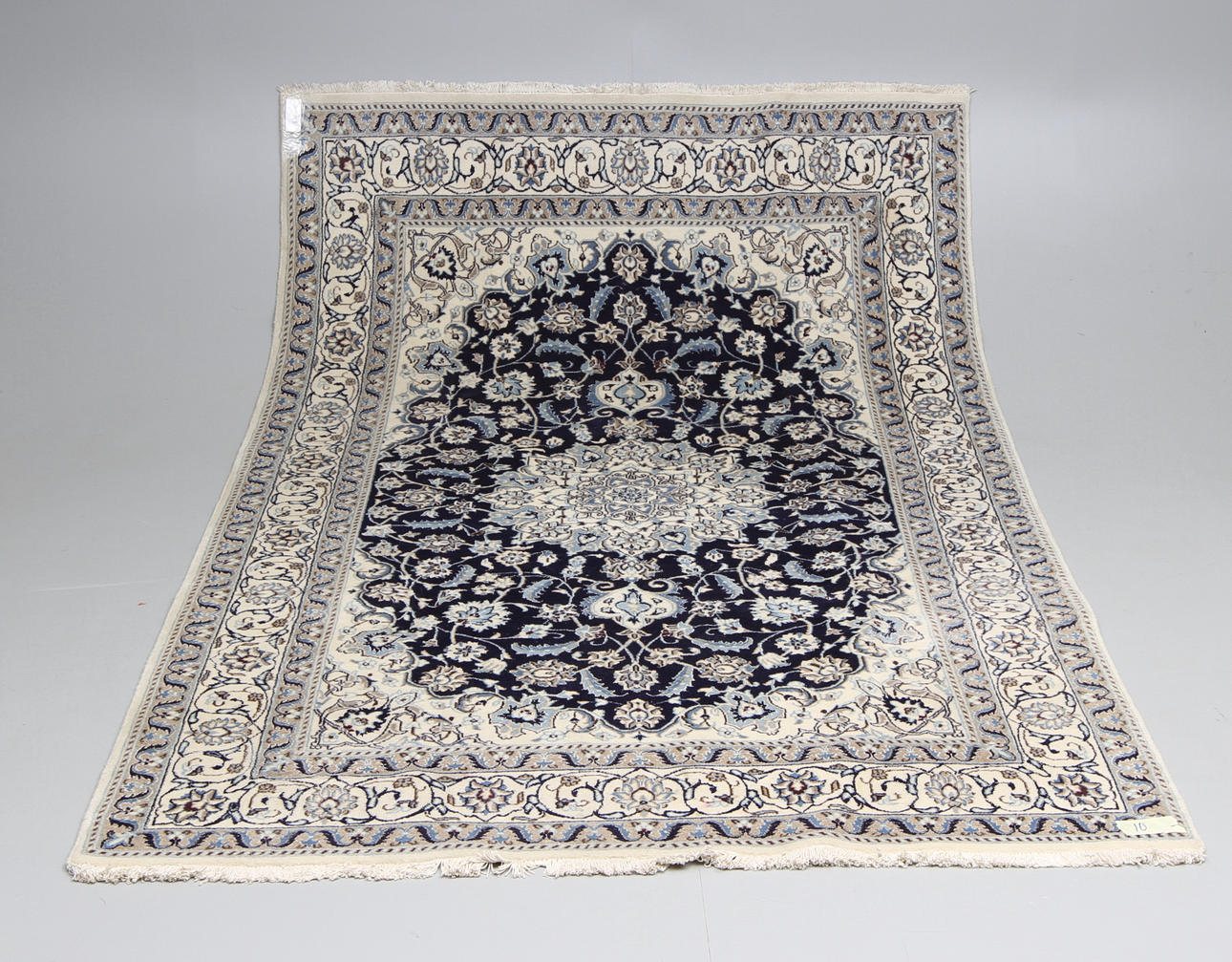 MATTA, orientalisk, Nain med silkesinslag, 296 x 192 cm.