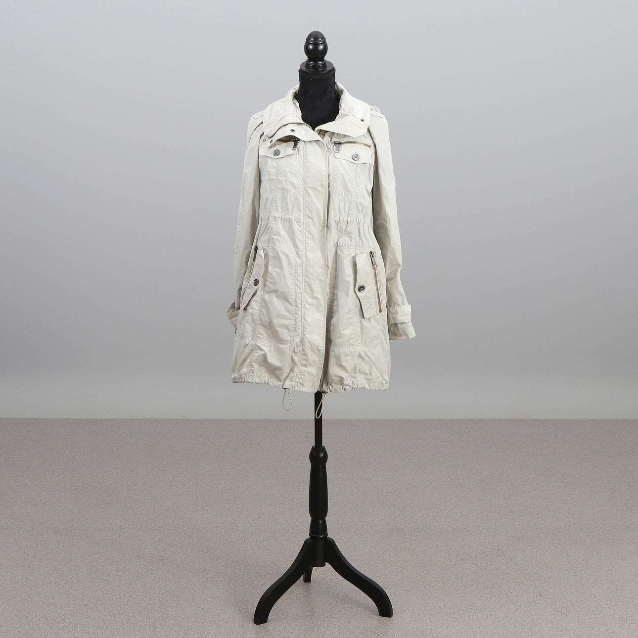 BURBERRY BRIT, VÅRJACKA. Beige polyester.