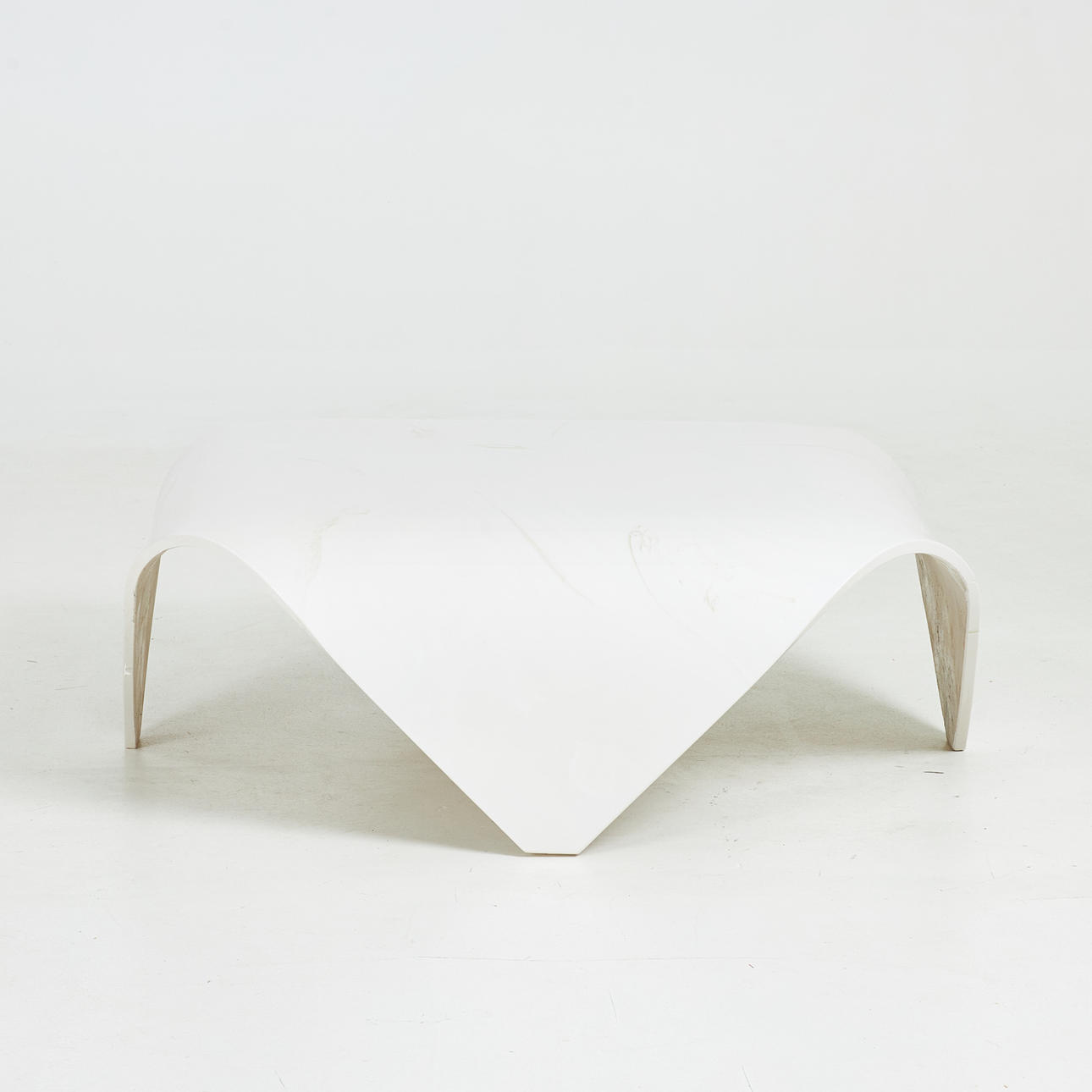 SOFFBORD. 1980-tal, Italien, komposit.