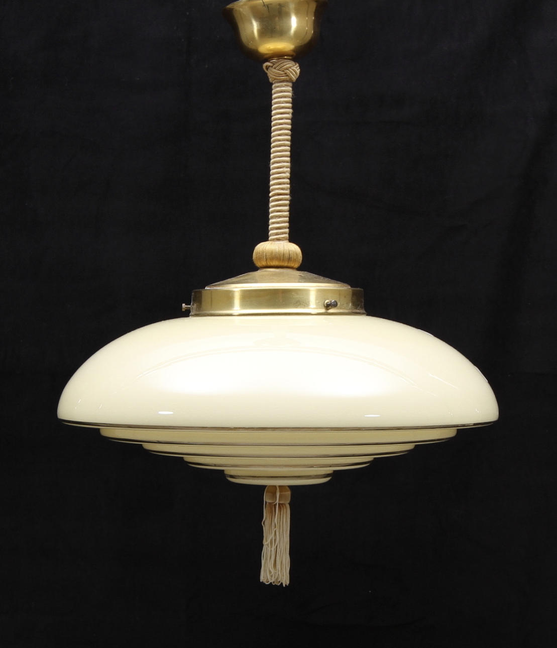 TAKLAMPA, funkis, 1900 talets första hälft.