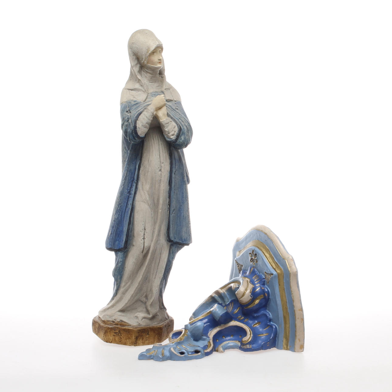 MADONNASKULPTUR, på väggkonsol, bemålat gips, 1900-tal.