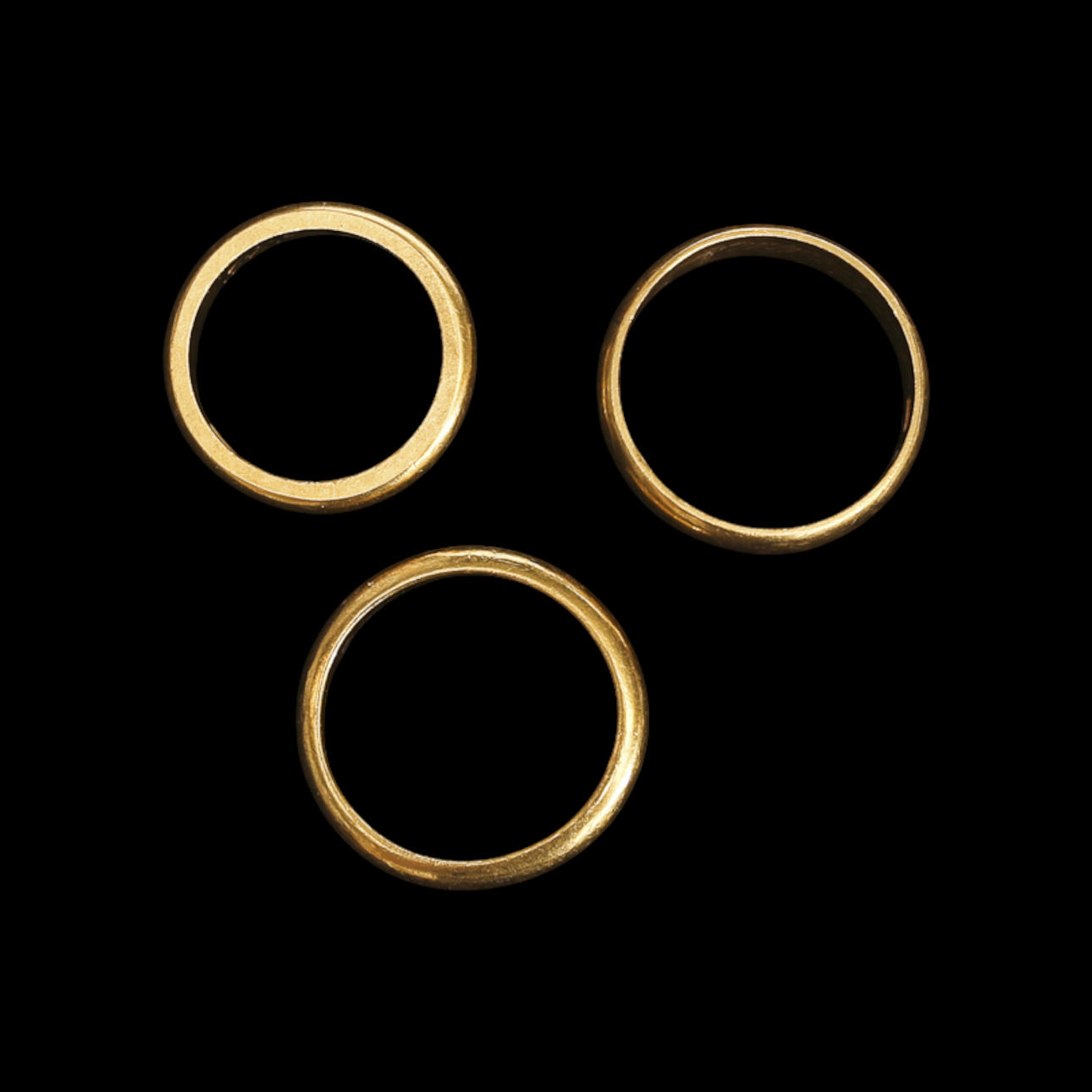 SMOOTH RINGS 23k gold.
