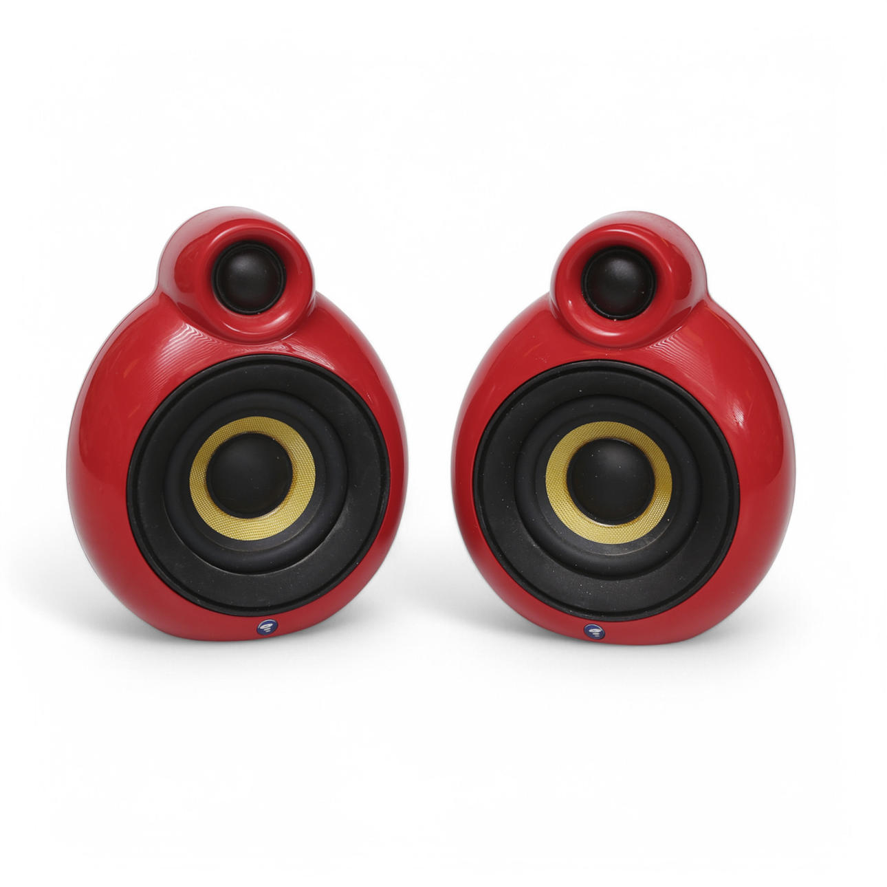 Un par de altavoces Scandyna.