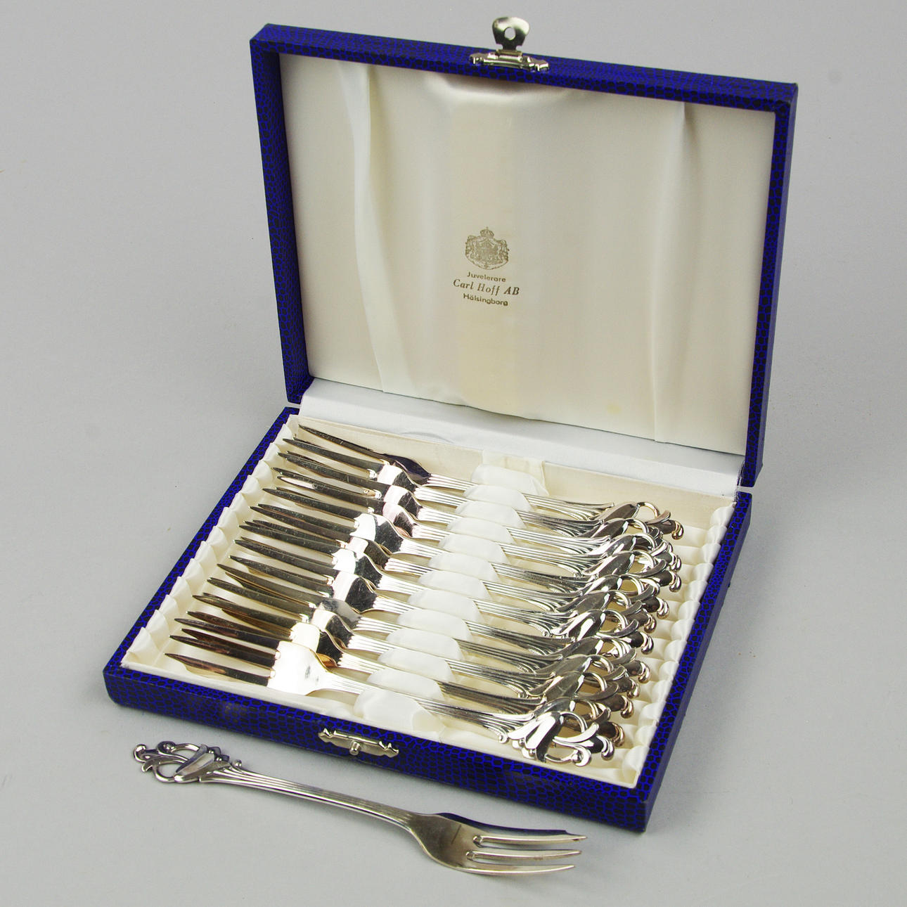 TÅRTGAFFLAR, 13 stycken i etui, nysilver.