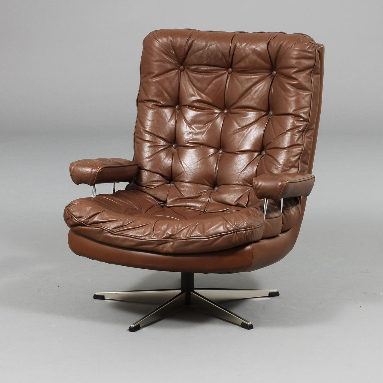 SNURRFÅTÖLJ, 1900-talets senare del.