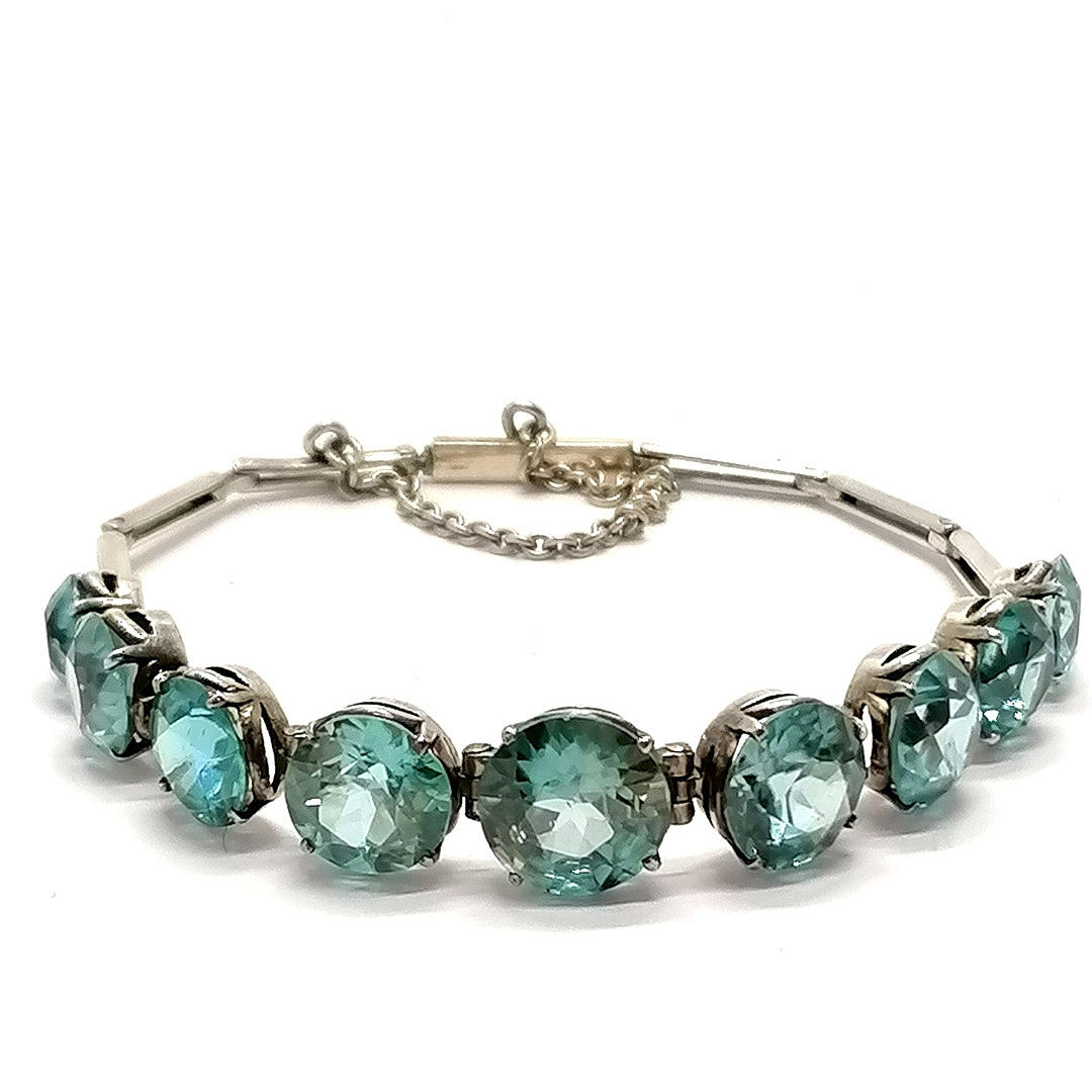 UNMARKIERTES SILBERARMBAND MIT ANTIKEM TOPASSTEIN.