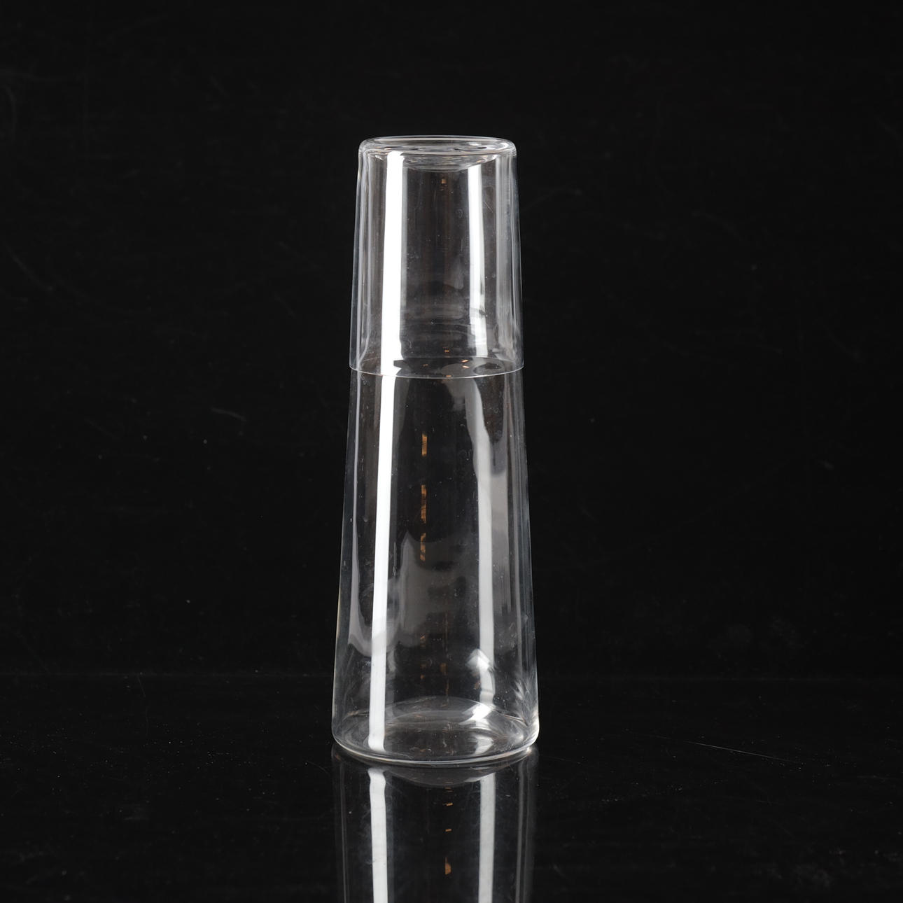 INGEGERD RÅMAN. Vattenkaraff, 2 delar, glas, Skruf.