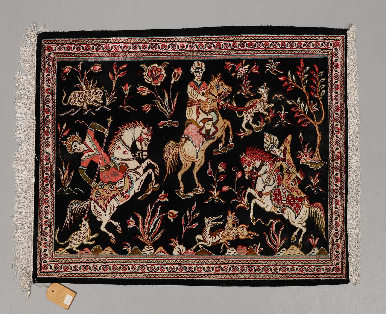 MATTA, silke, Ghom. Old. Ca 73x60 cm.