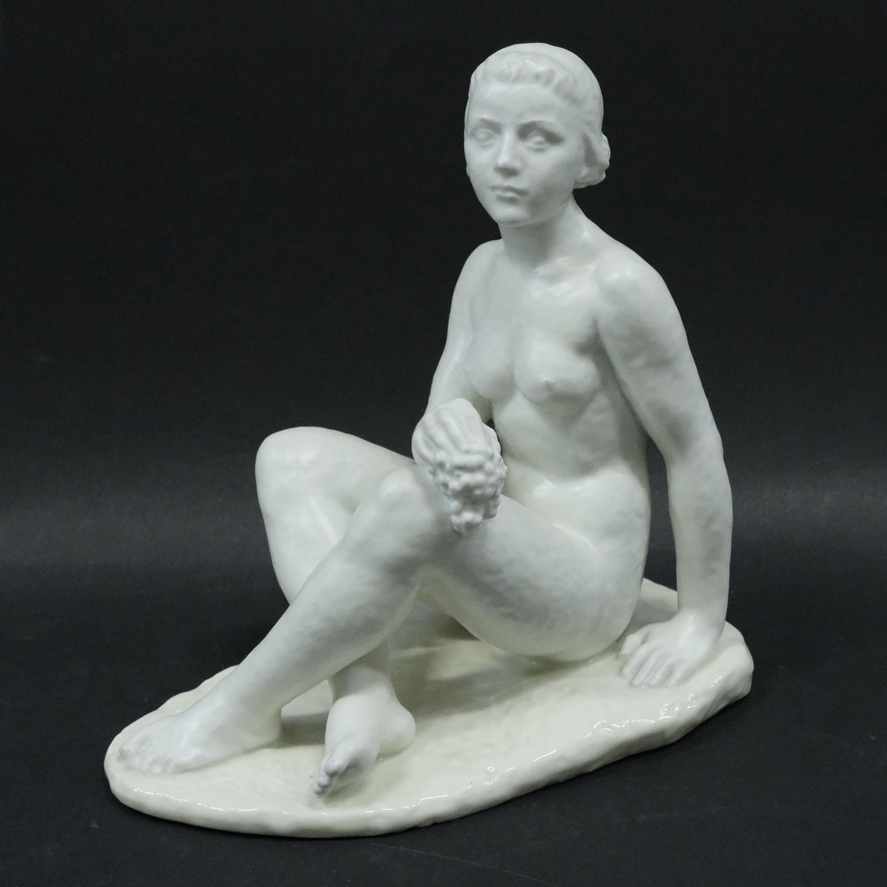 FIGURINES. PIRKENHAMMER. NUDE MODEL WITH GRAPES.