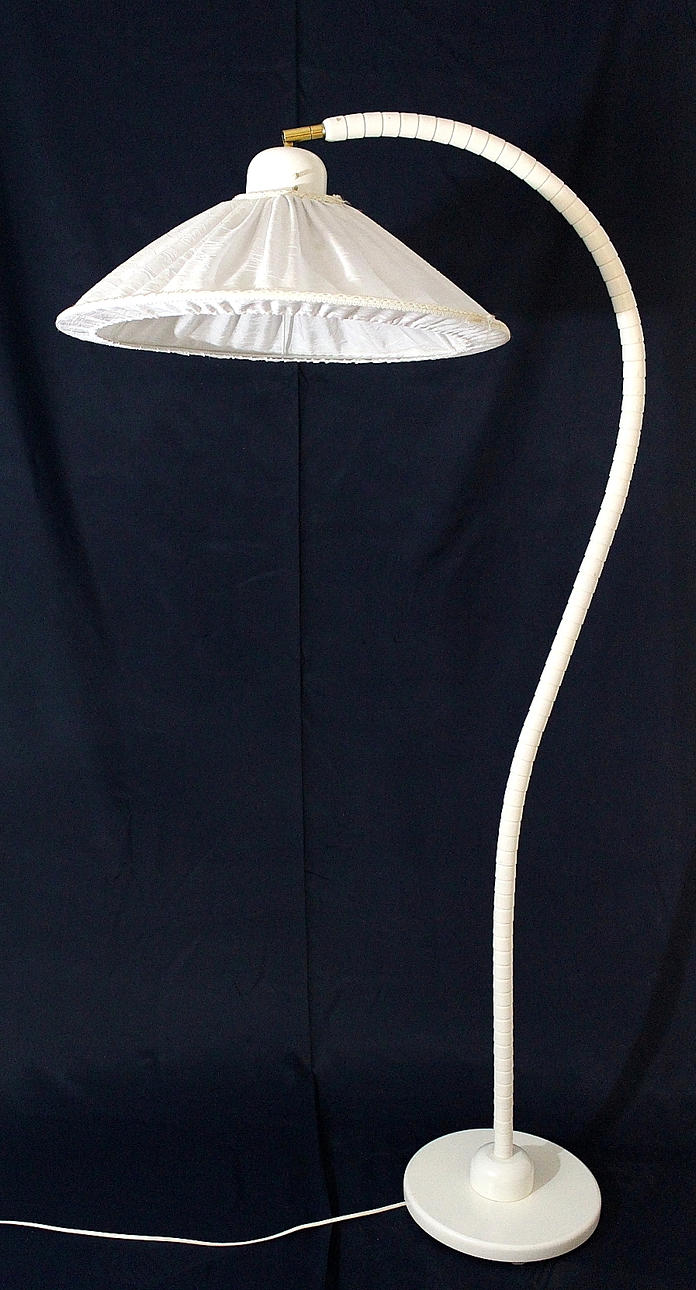 GOLVLAMPA, trä, Markslöjd.