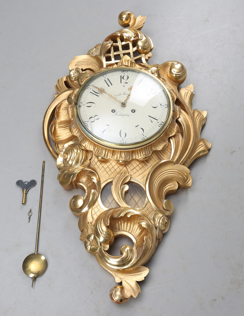 VÄGGPENDYL, rokokostil, Isak Mobeck, Norrköping, 1900-tal.