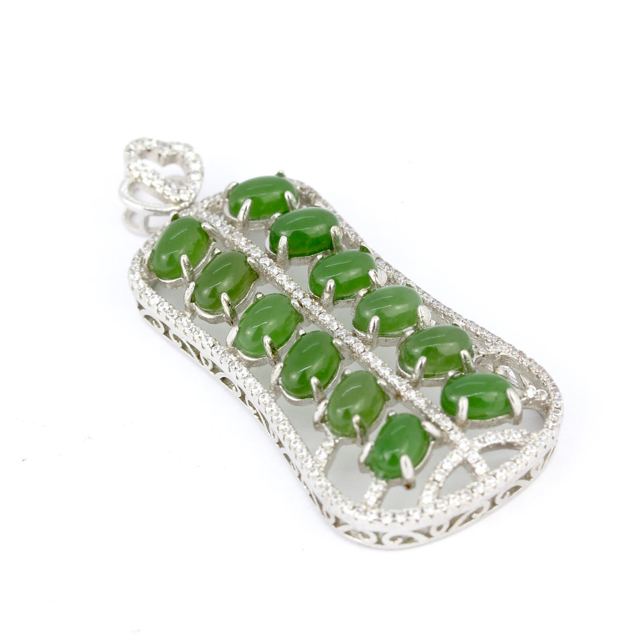 18KT HVIDGULDBELAGT JADE SÆT VEDHÆNG.