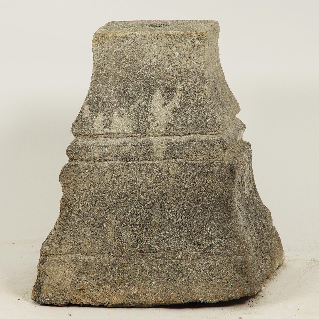 PIEDESTAL, lavasten.