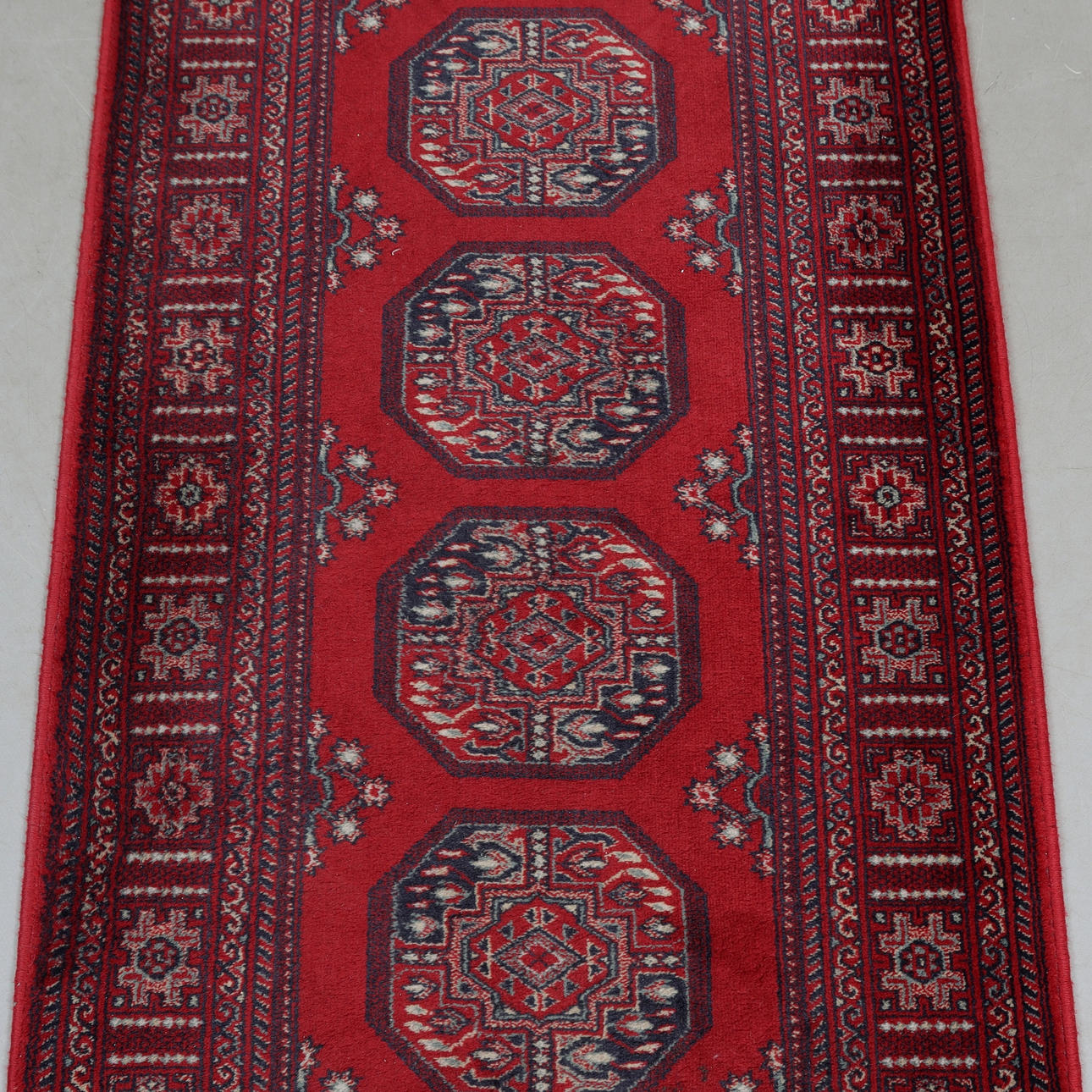 GALLERIAMATTO, konekudottu, 350 x 80 cm.