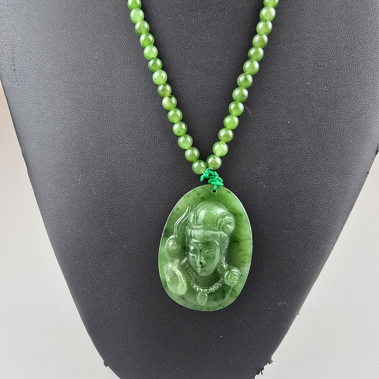 NEPHRITE JADE PENDANT NECKLACE - CHINA.