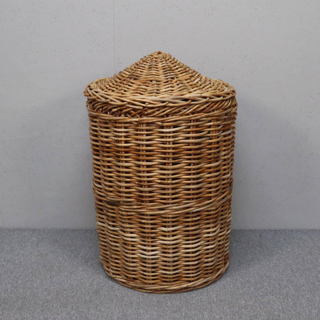 TVÄTTKORG, rotting.