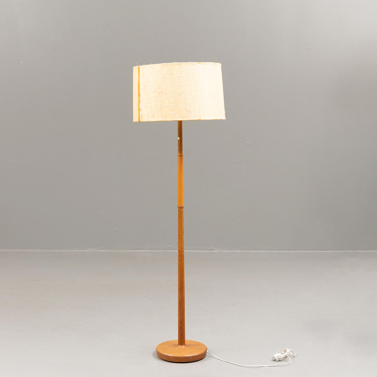 GULVLAMPE i teak/bøg, 1950/60'erne.