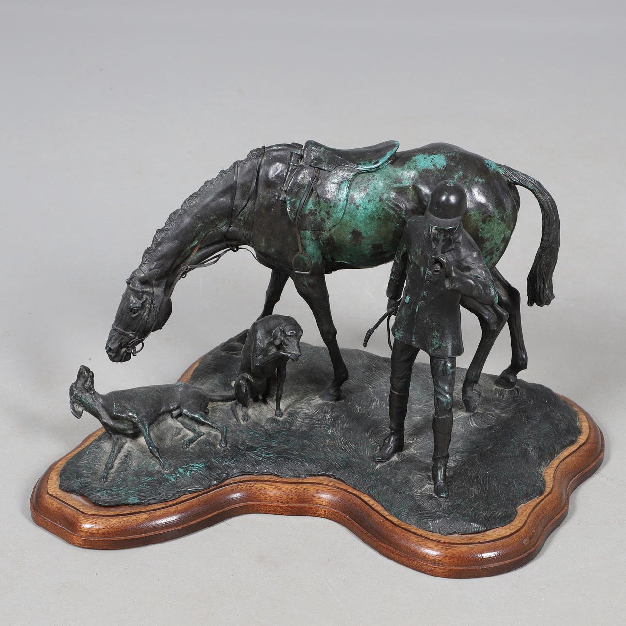 JONATHAN KNIGHT (B 1954) - LARGE BRONZE SCULPTURE OF A HUNTSMAN & HORSE.