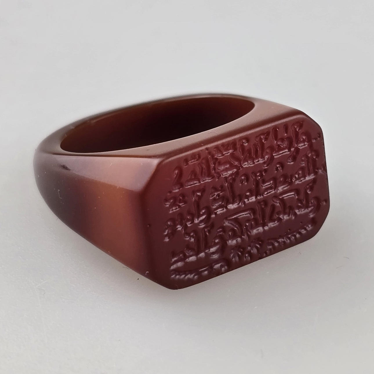 - AGATE RING WITH INSCRIPTION.