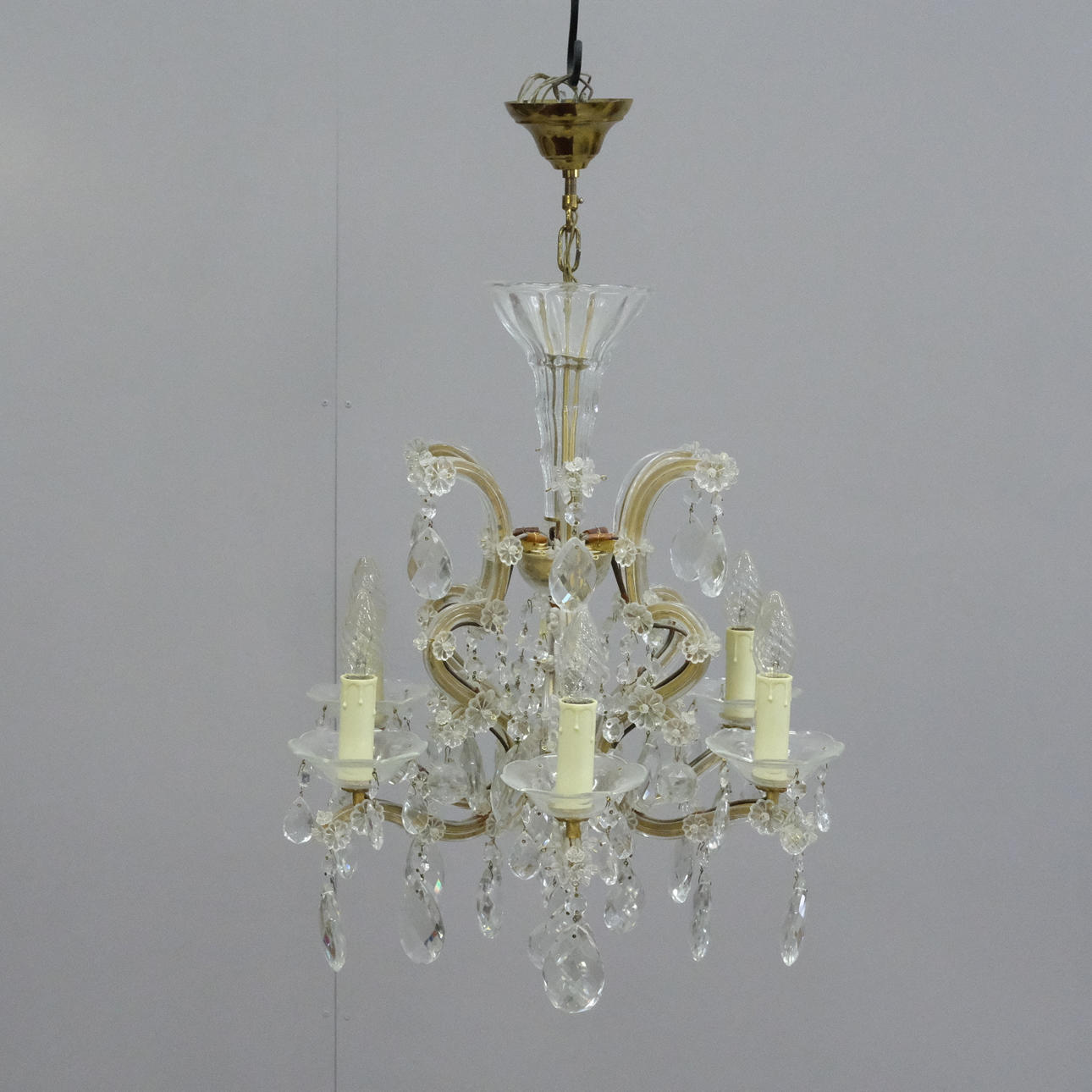 KRONLEUCHTER IM VENEZIANISCHEN STIL.