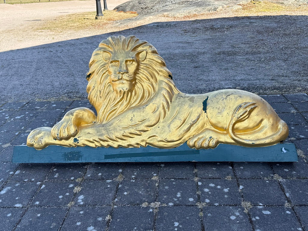 LEÓN, letrero de fibra de vidrio.