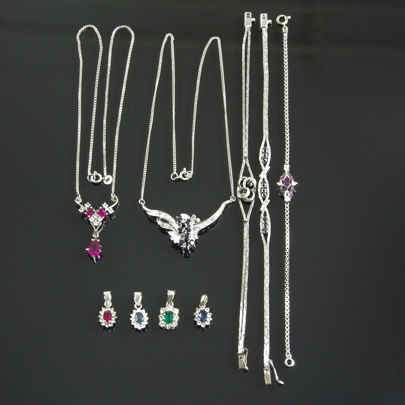 HALSBAND, ARMBAND SAMT HÄNGEN, silver med stenar.