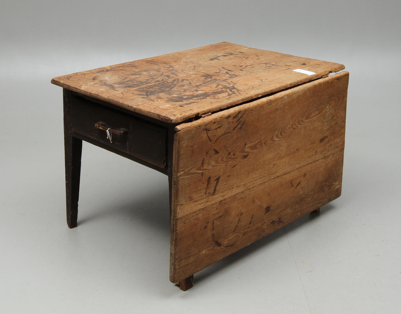 SLAGBORD med låda, omkring 1800.