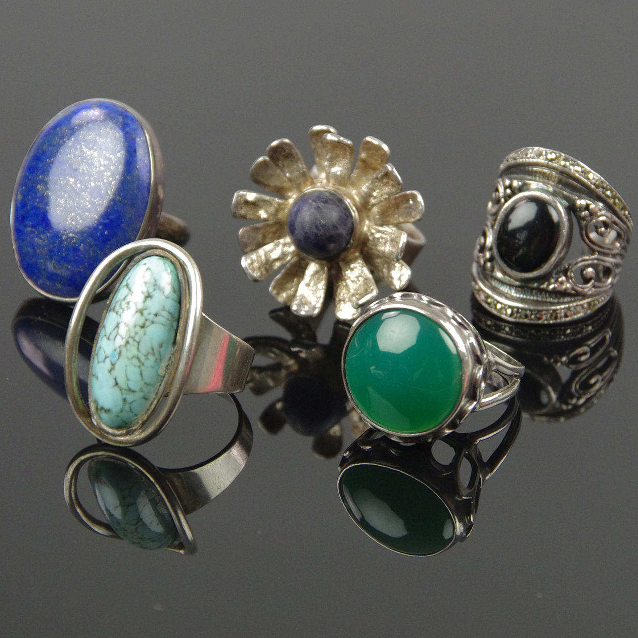 RINGAR, 5 stycken, silver med stenar.