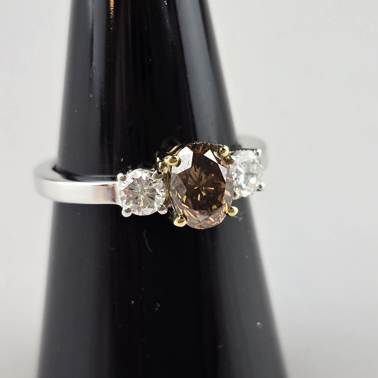 - 1,10 CT 18K DIAMANTRING.