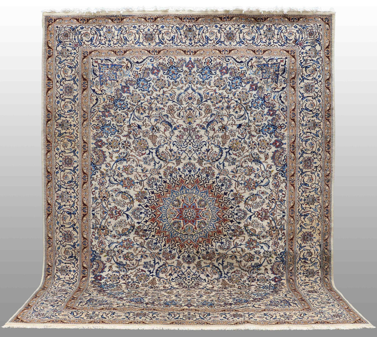 MATTA, Orientalisk, Nain med silkesinslag, 403 x 305 cm.