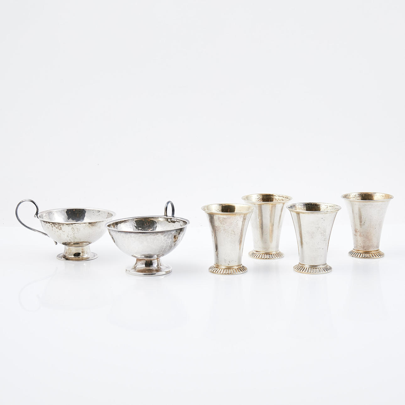 SUPPENBECHER und PUNSCHBECHER. 4 +2, Silber.