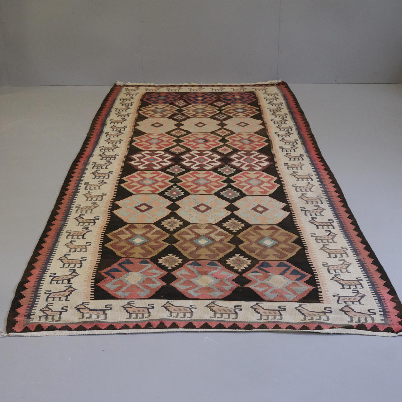 KÄSINTEHTY MATTO, GHASHGHAEI.