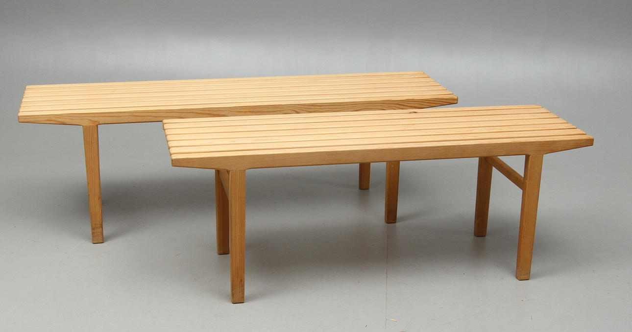 BÄNKAR, 2 st, furu, 1900/2000-tal.