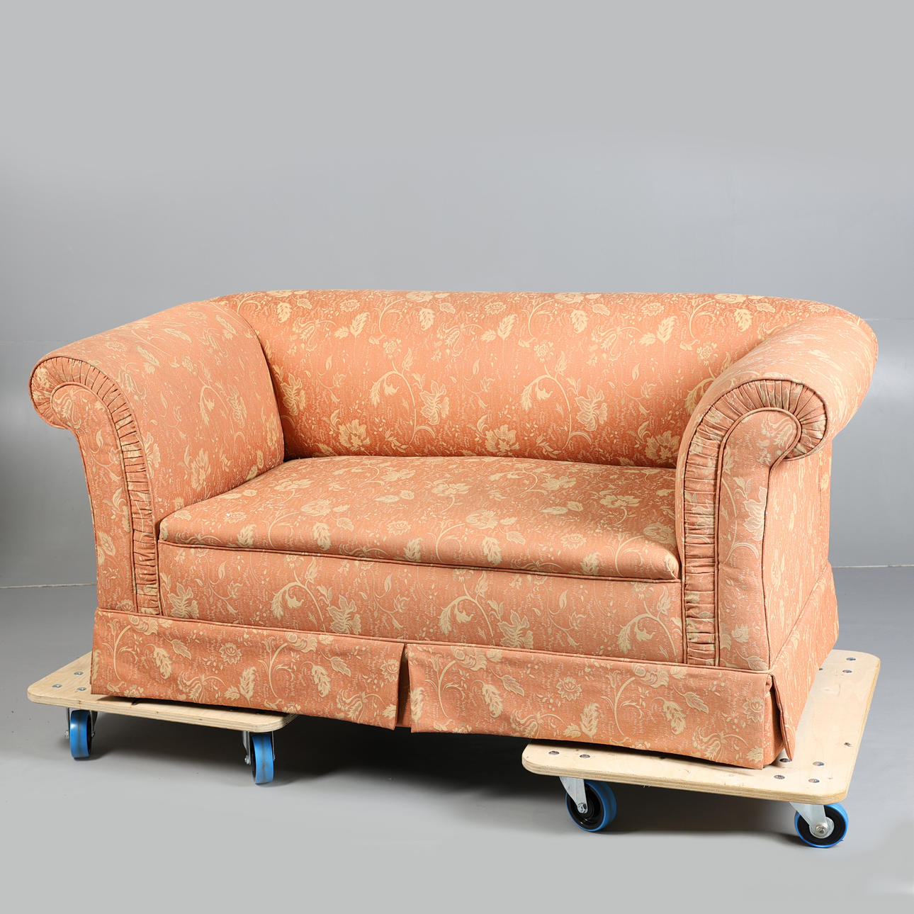 EN VIKTORIANSK CHESTERFIELD DUBBEL BÄDDSOFFA.