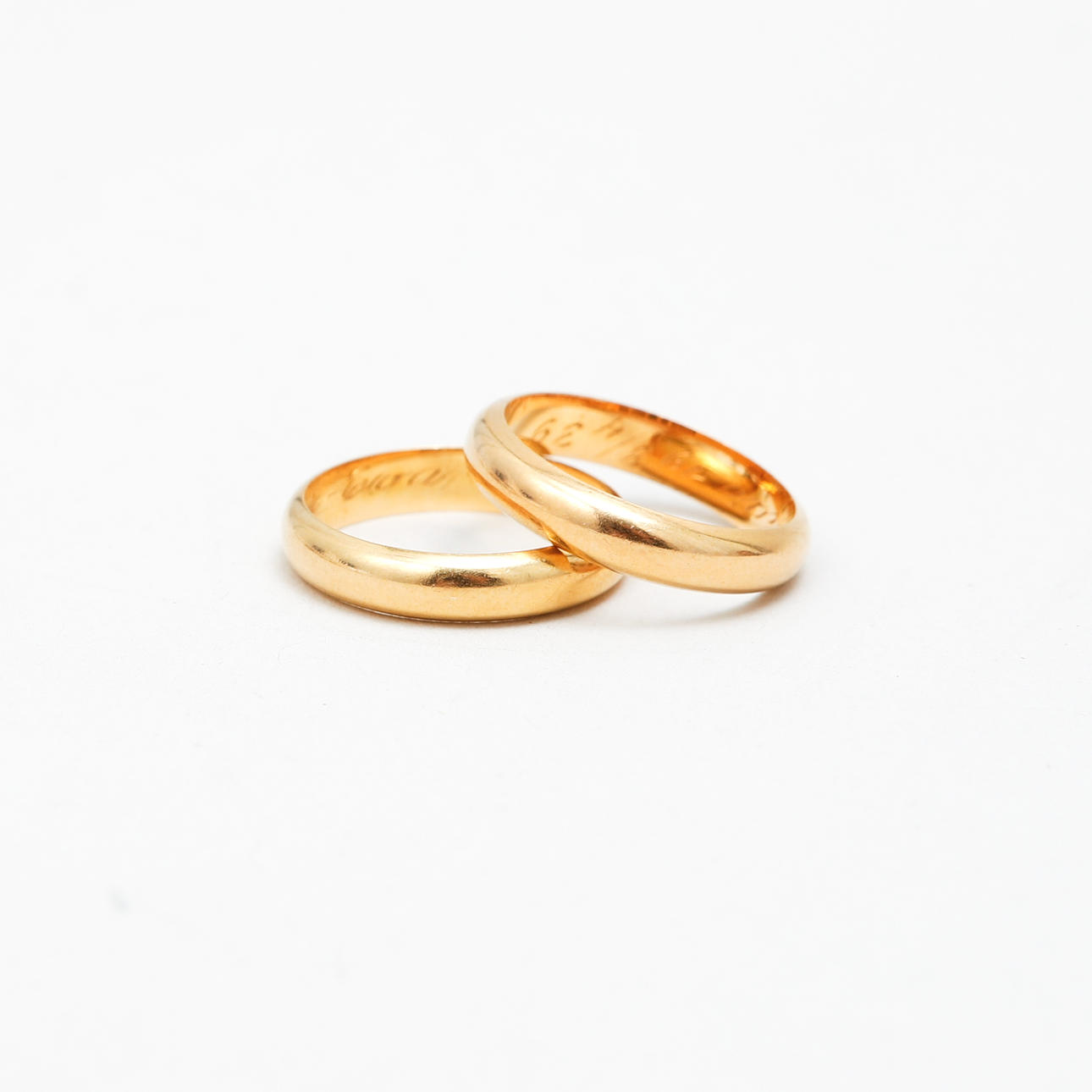 RINGAR, 2 st, 18k guld, vikt ca 8,4 gram.