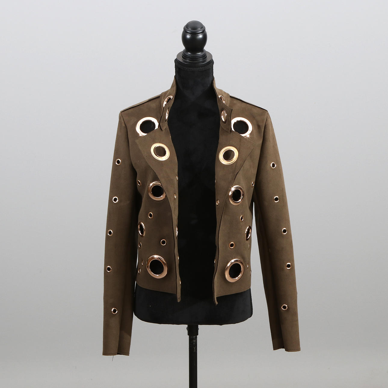 CHIC & JEUNE, BLAZER. Olive green suede imitation with eyelets.