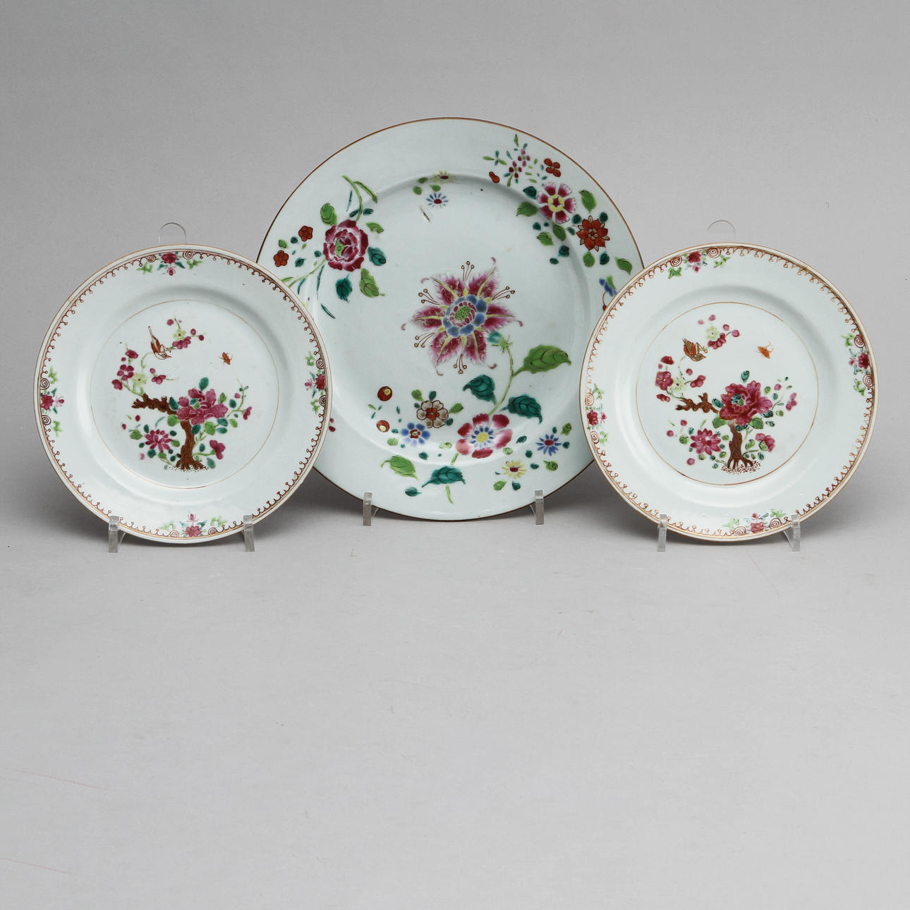 TALLRIKAR, 3 st, porslin, Kina 1700-tal.